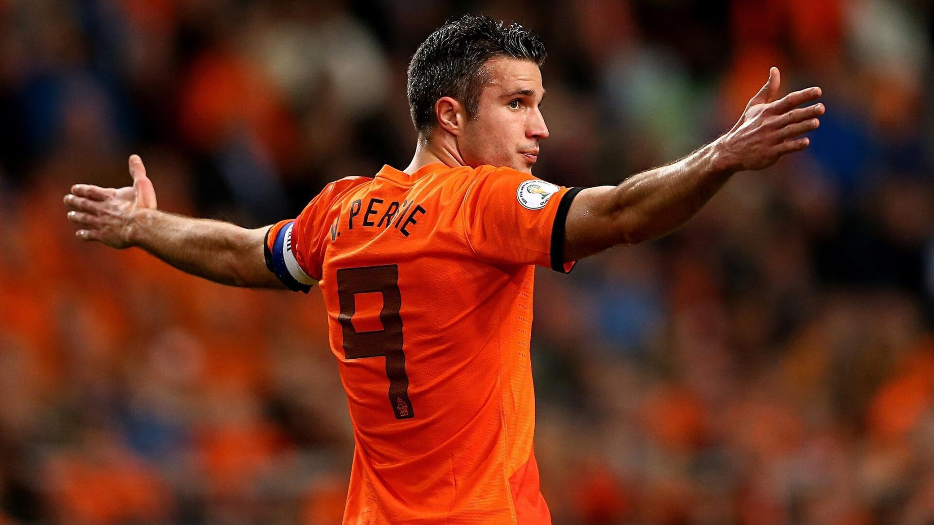 引擎咆哮与终场哨响，当F1街道赛之夜遇见浓眉的乾坤一球