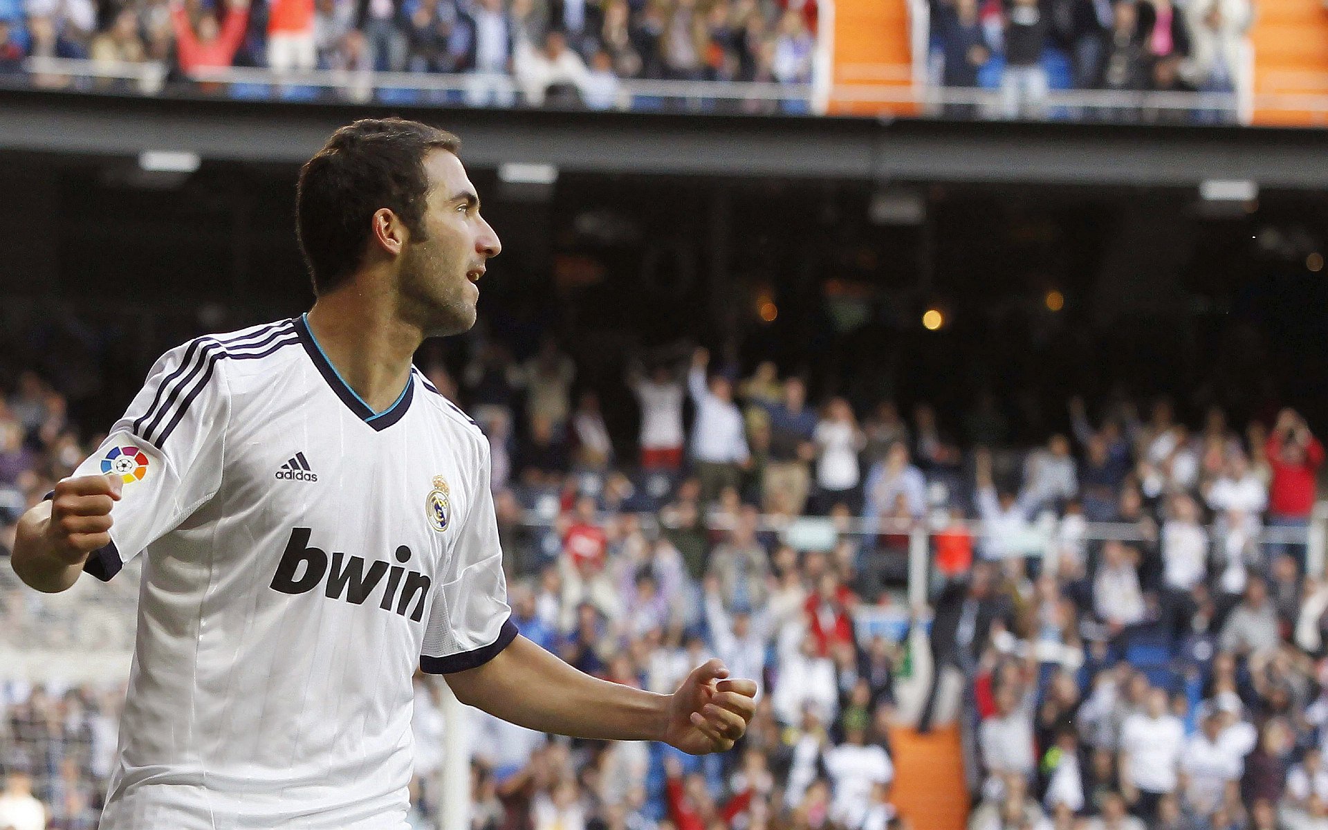 生涯之夜与意外碾压，莫德里奇的传奇与几内亚足球的启示